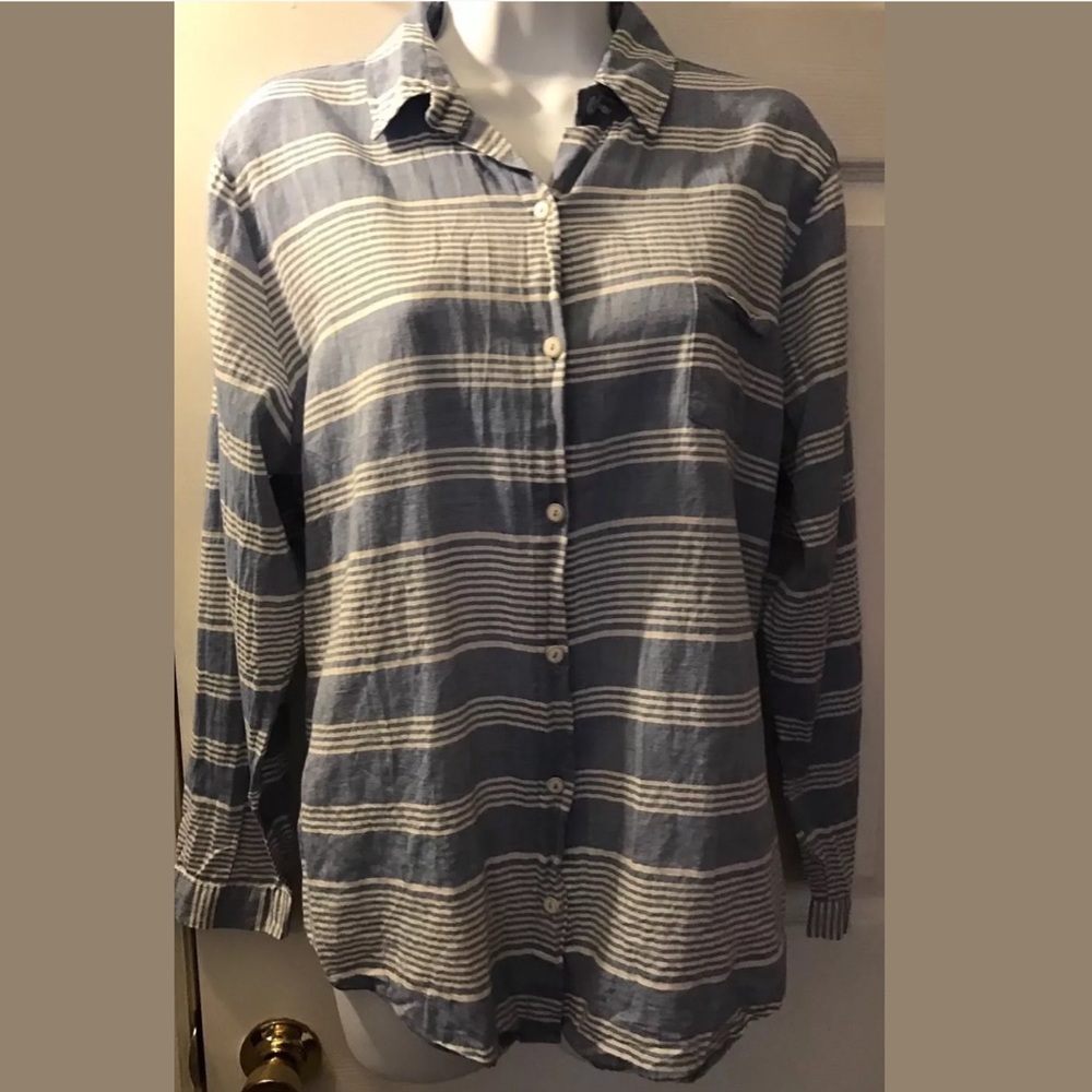 LILI'S CLOSET Muted Striped Chambray Blouse Shirt Button Sown Top Blue White